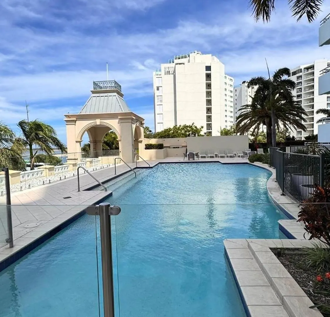 Waterfront Grand Hotel Retreat- Sauna & Gym Gold Coast