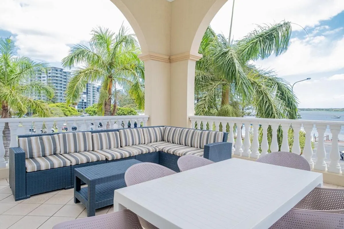 Waterfront Grand Hotel Retreat- Sauna & Gym Gold Coast Apartment